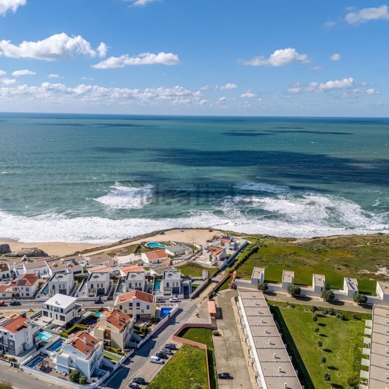 Luxury 3-bedroom villa with ocean views in Santa Cruz, ideal for seaside living.