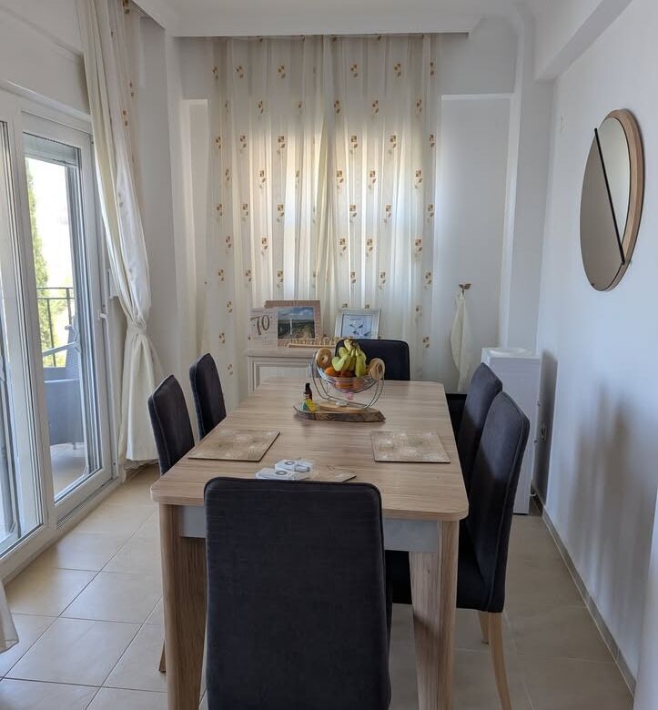 Spacious dining area in a 3-bedroom duplex apartment at Pearl Rock Retreat, Akbuk Didim, featuring b.