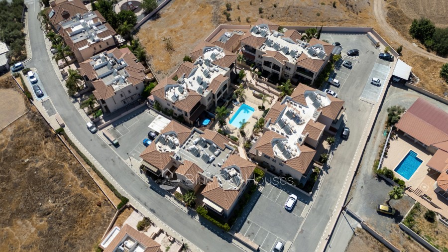 710462-town-house-for-sale-in-moni_full