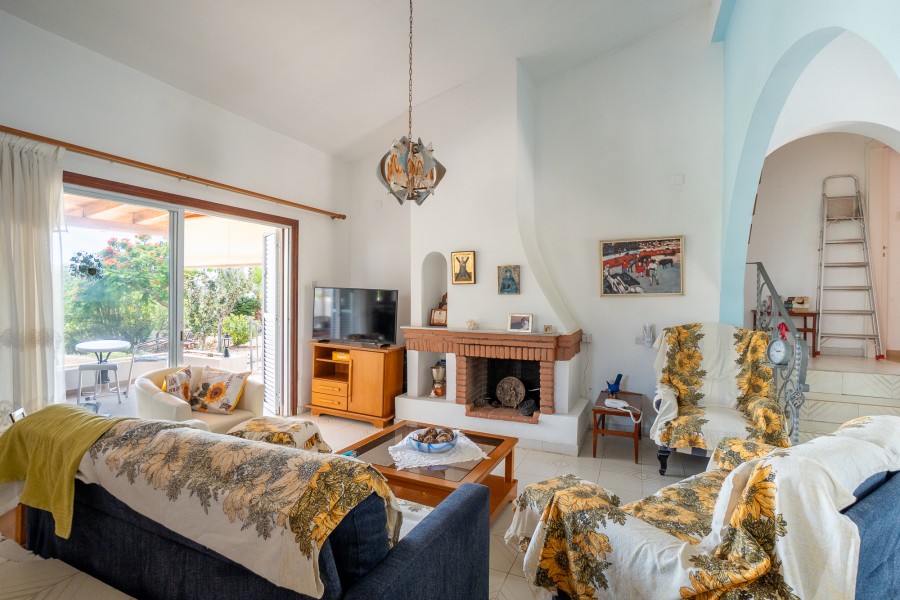 715633-detached-villa-for-sale-in-pegia-coral-bay_full