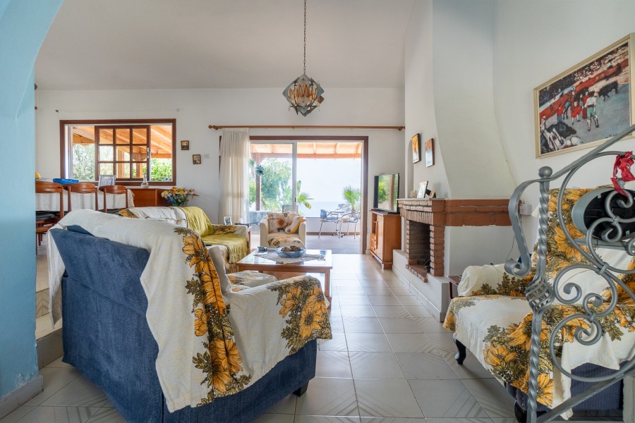 715634-detached-villa-for-sale-in-pegia-coral-bay_full