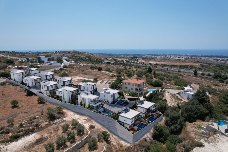 724678-detached-villa-for-sale-in-select-location_full