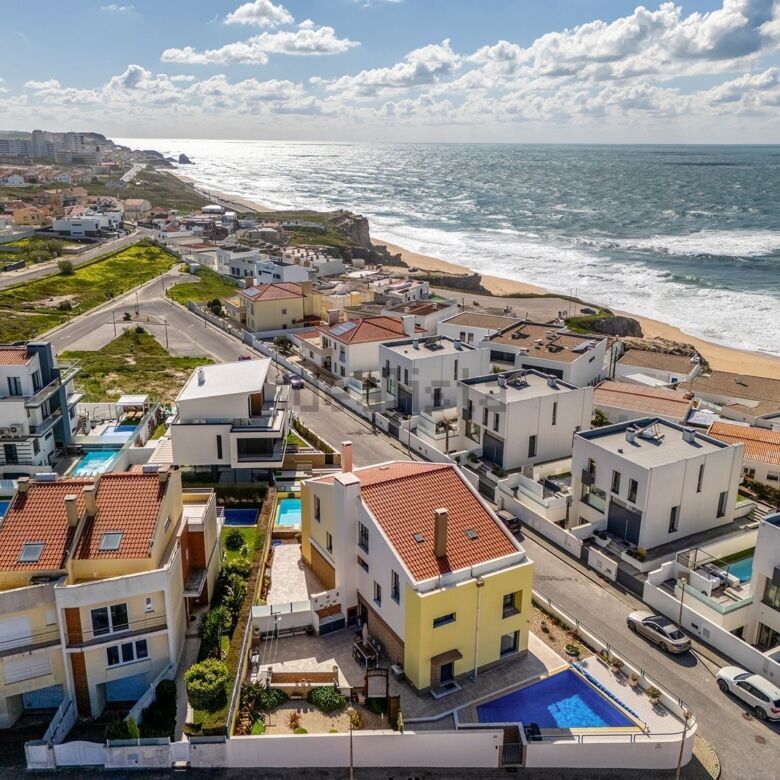 Modern seaside villas in Santa Cruz near the beach, offering luxury living and stunning ocean vistas.