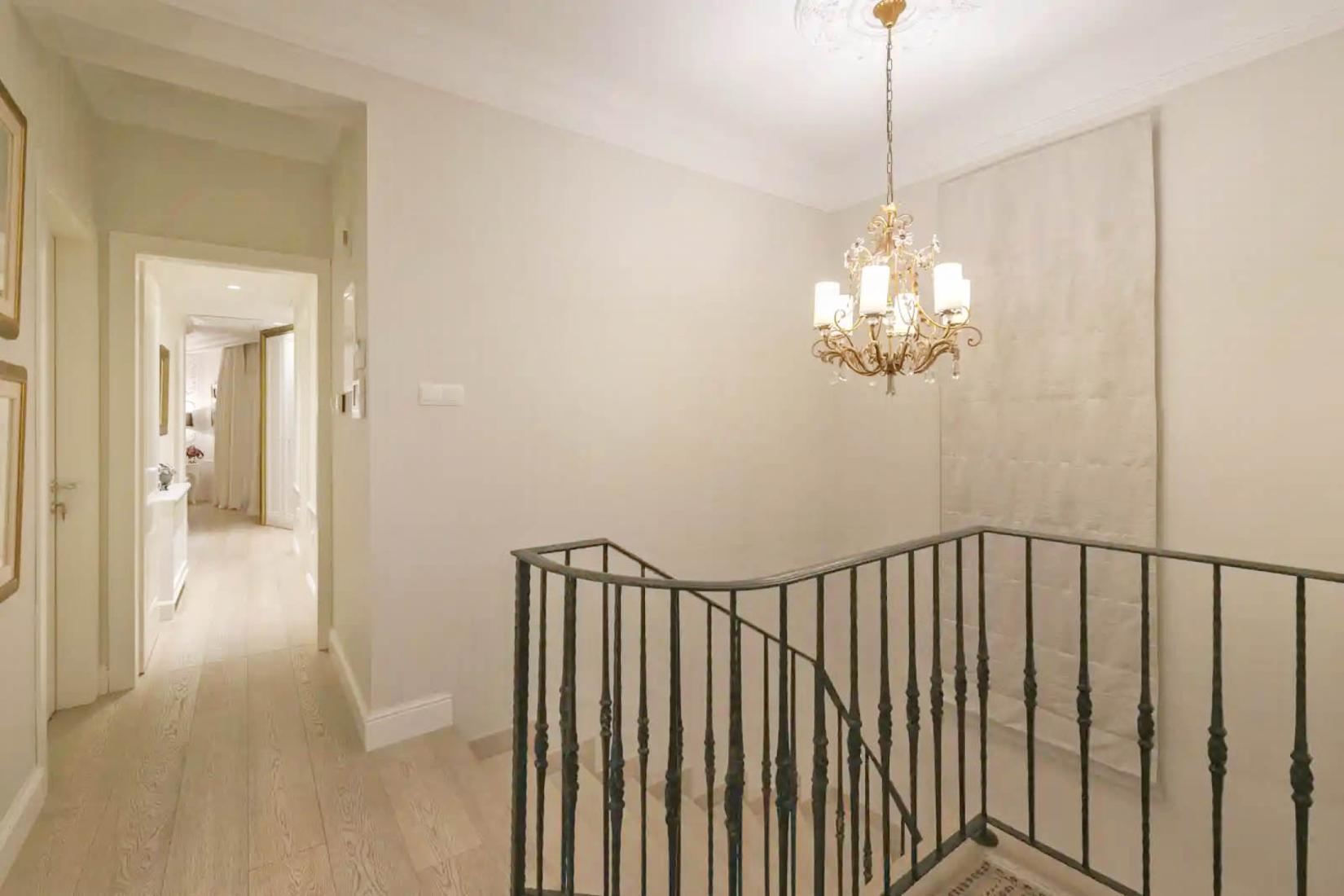 80a9c8d53a536b4f4f99cba4ac0e7f60-copy-large