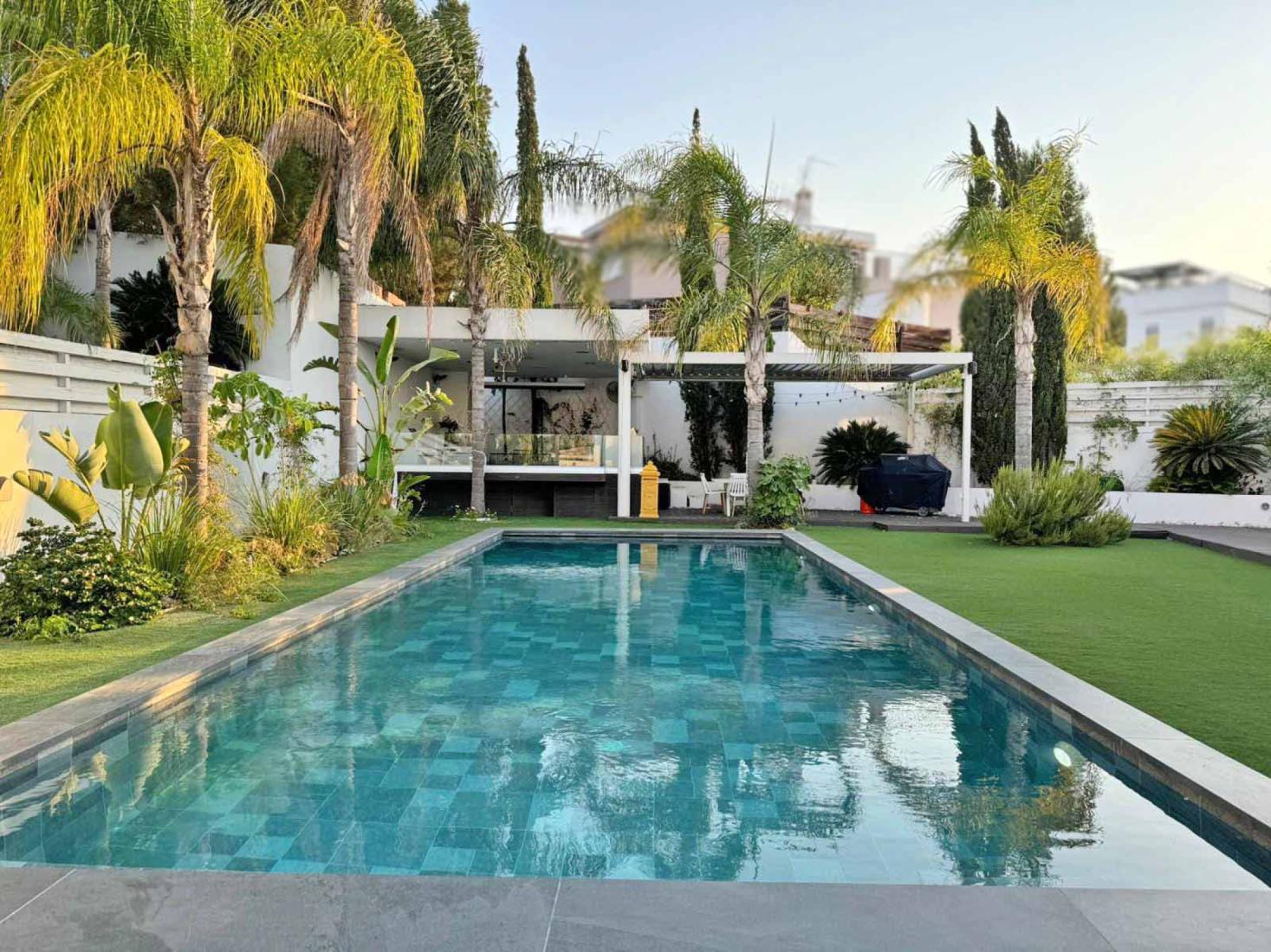 8200475b-b0b0-4f90-a2d7-410ed05aa9b5-copy-large