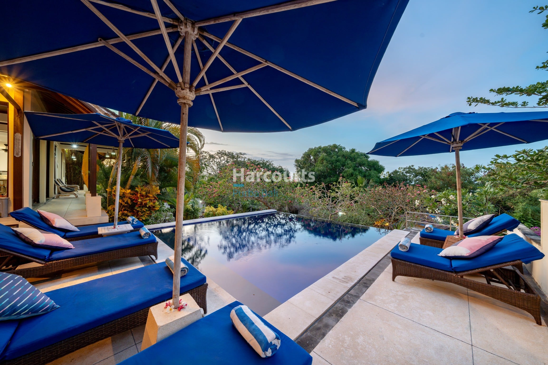 8227DF6C-B956-4C94-9D16-72D10B5635ED