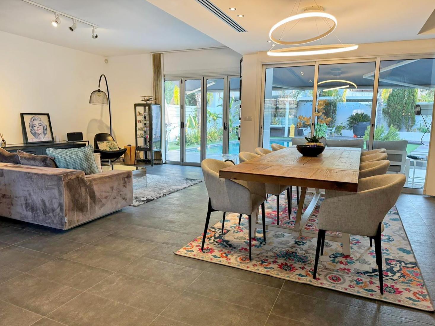 88089f02-7273-4aa4-8f18-6f08c184edfc-copy-large