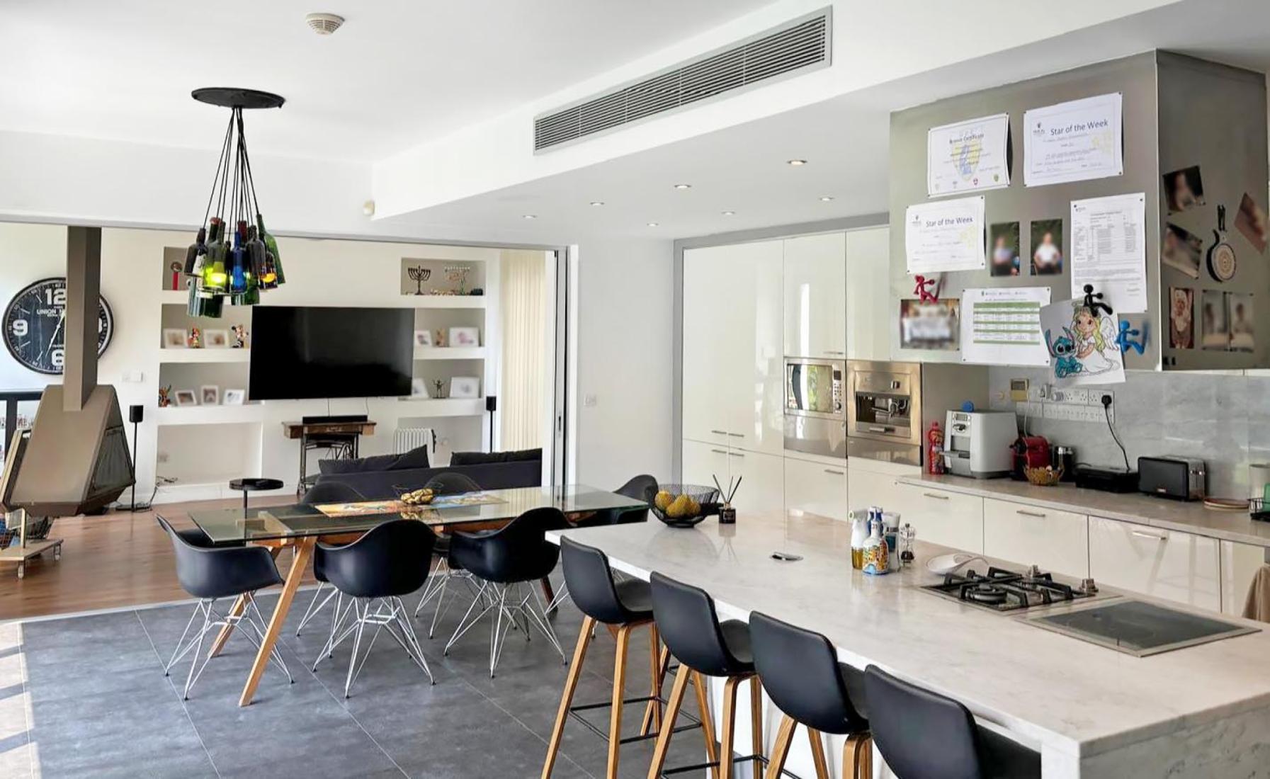 8ea17e9c-571b-4868-b376-96bb4b8717f1-copy-large