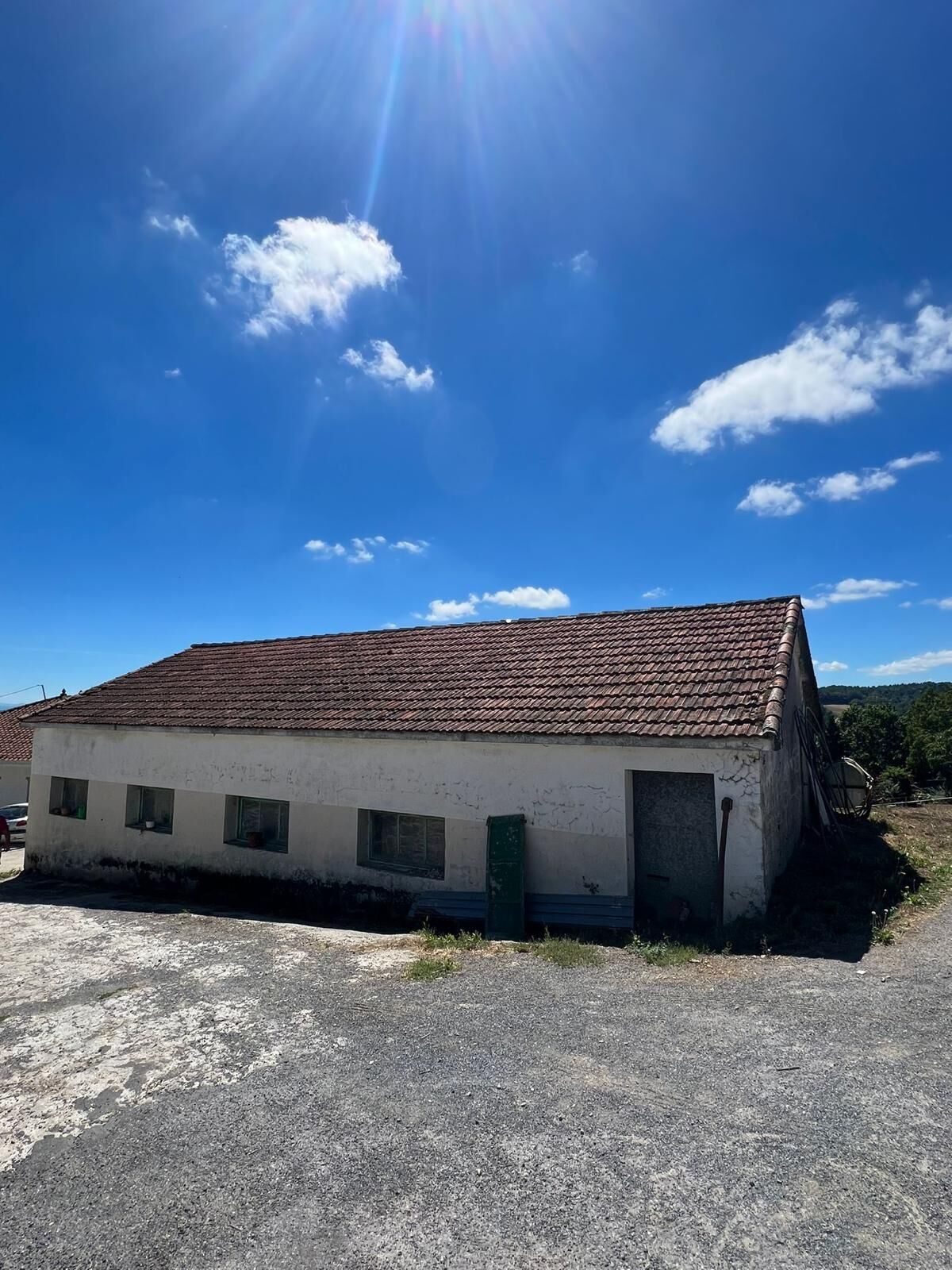 House for sale in Galicia, ideal for buyers seeking a spacious property in a scenic rural setting.