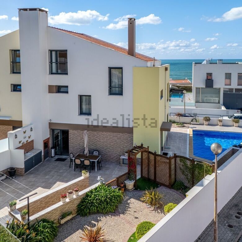 Elegant 3-bedroom villa with ocean views in Santa Cruz, perfect for seaside living.