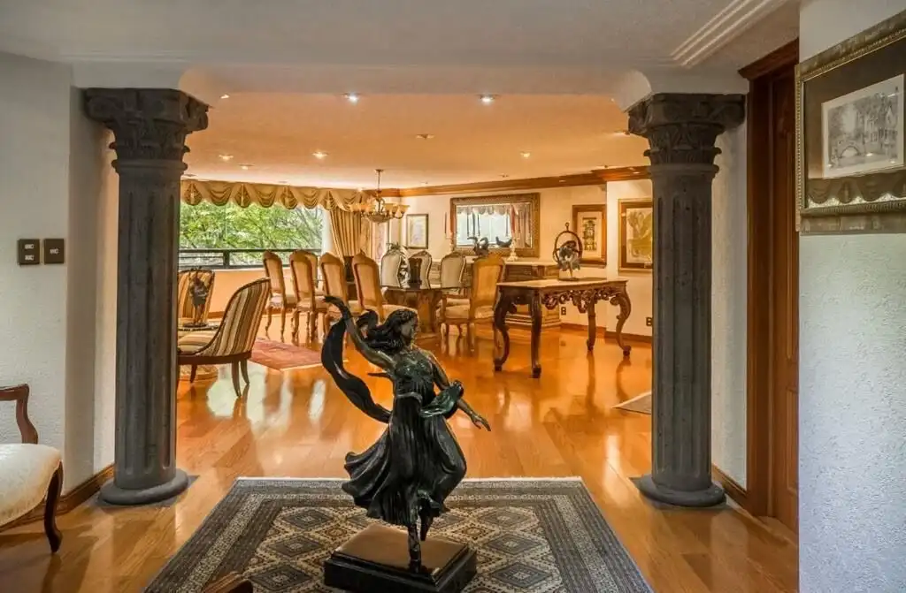 Luxury apartment interior with elegant decor and spacious living area in Mexico City.