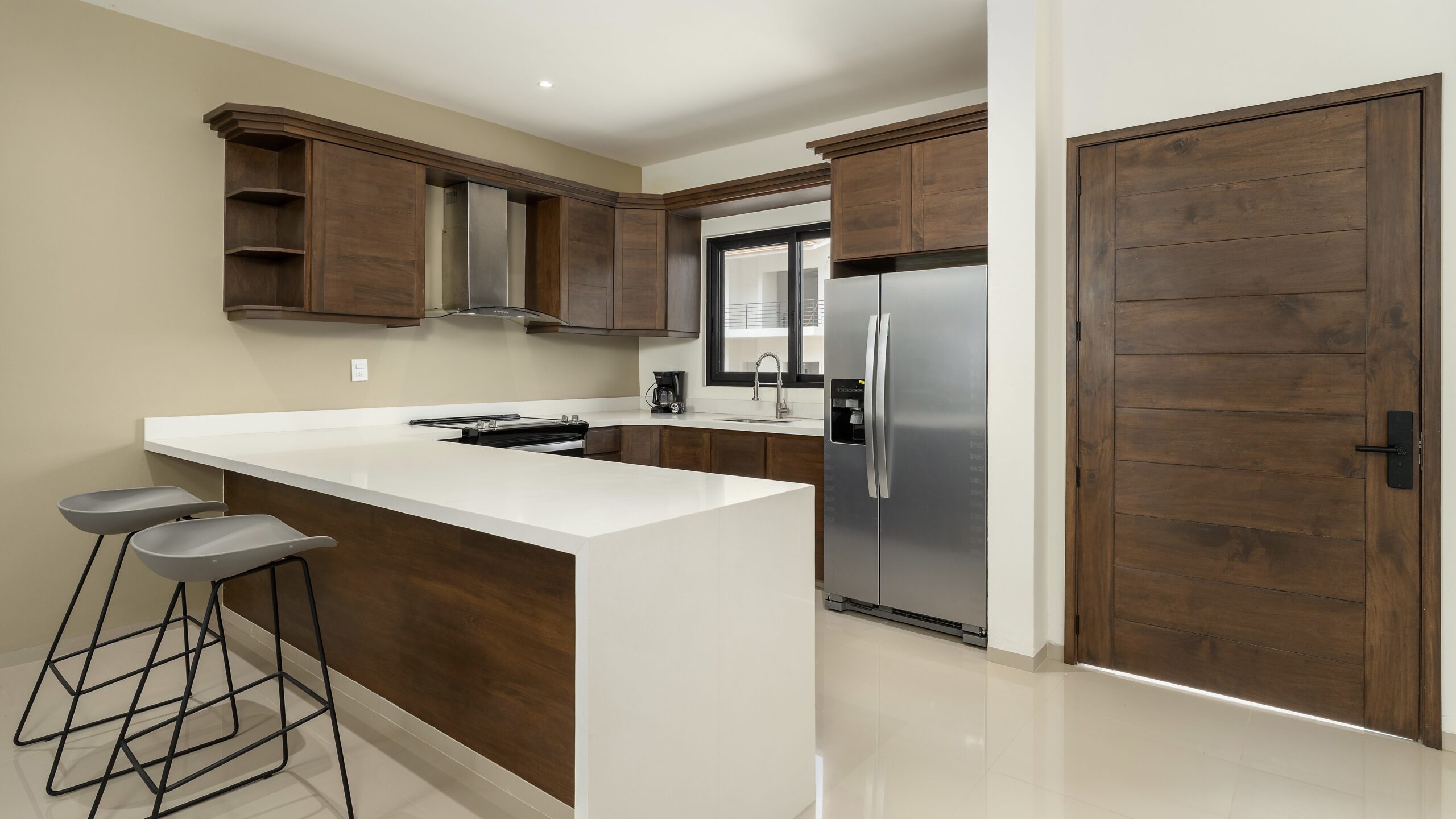 Delonix-Showroom-2-scaled-1