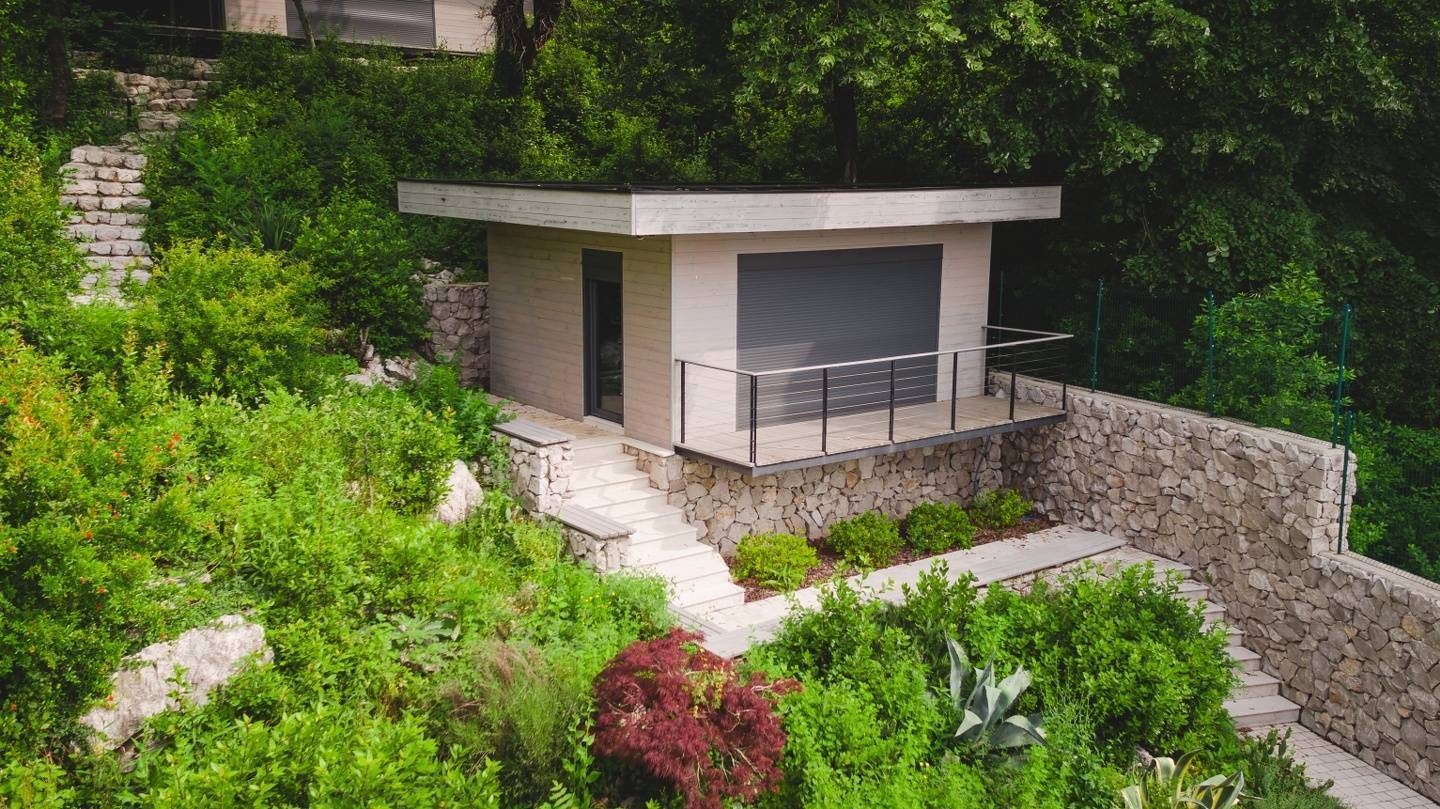 First-line-villa-with-pool-for-sale-in-Montenegro