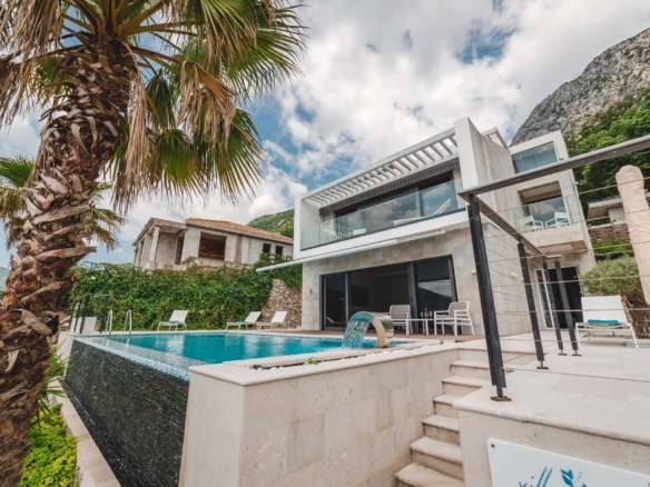 First line villa with swimming pool for sale Montenegro Kotor bc