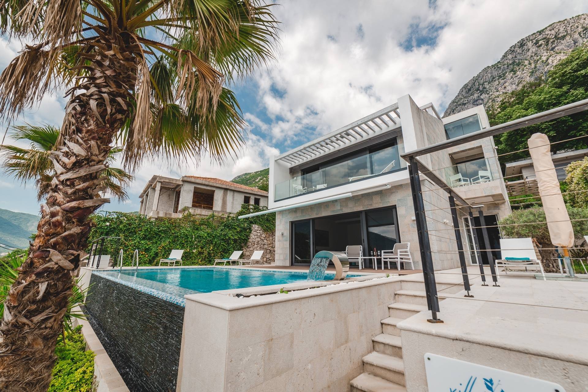 First-line-villa-with-swimming-pool-for-sale-Montenegro-Kotor-bc