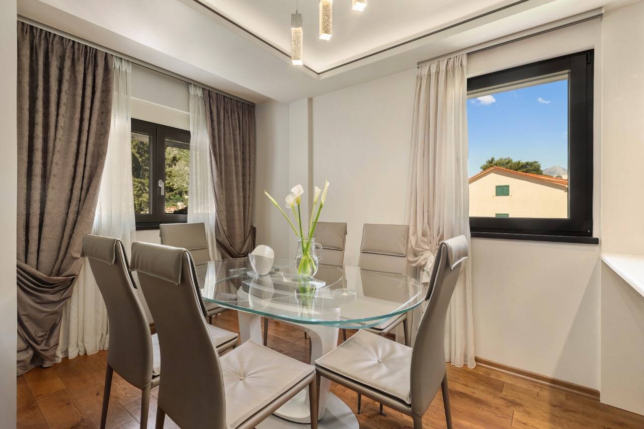 Front-line-apartment-for-sale