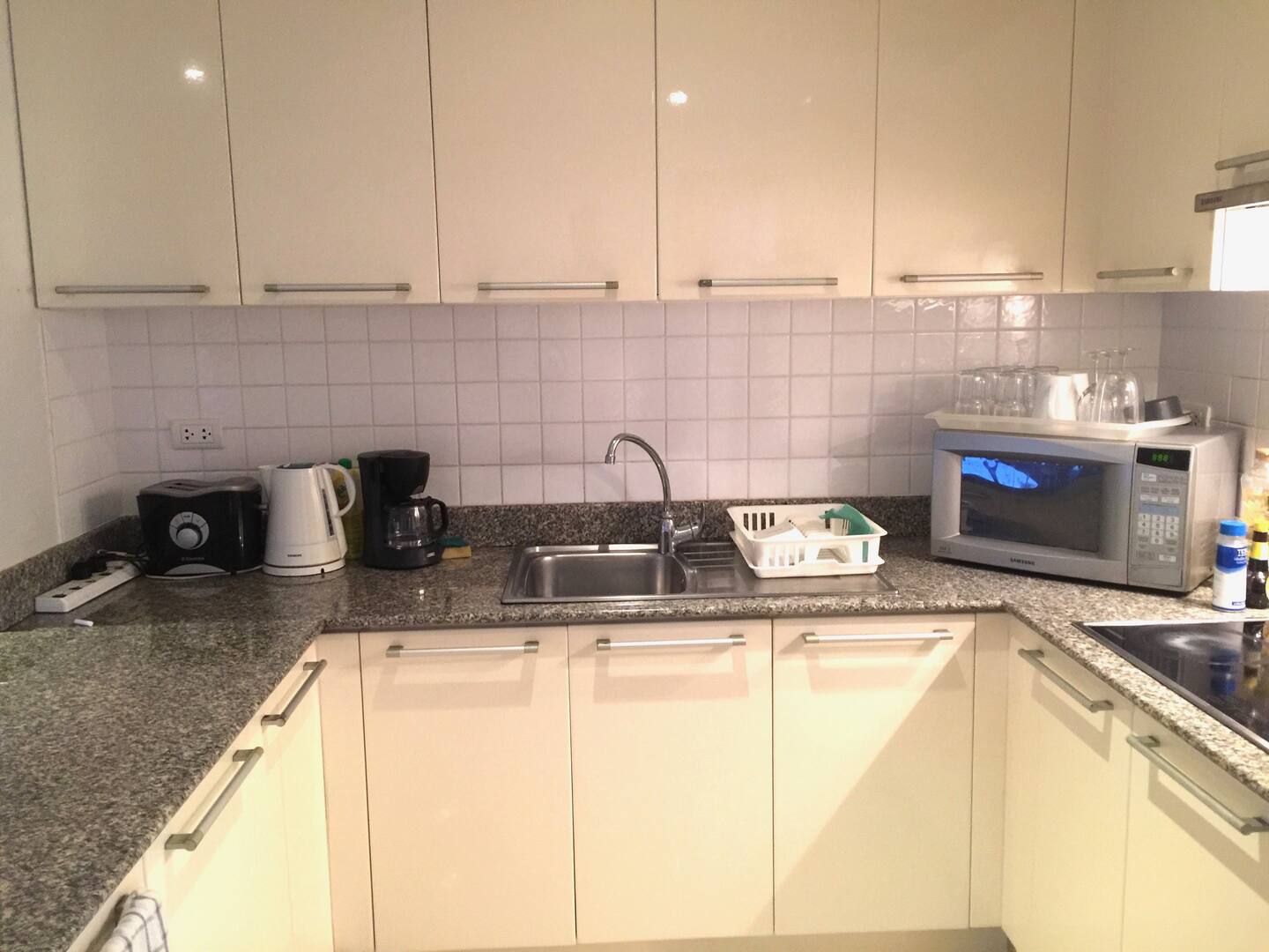 Fully-equipped-modern-kitchen