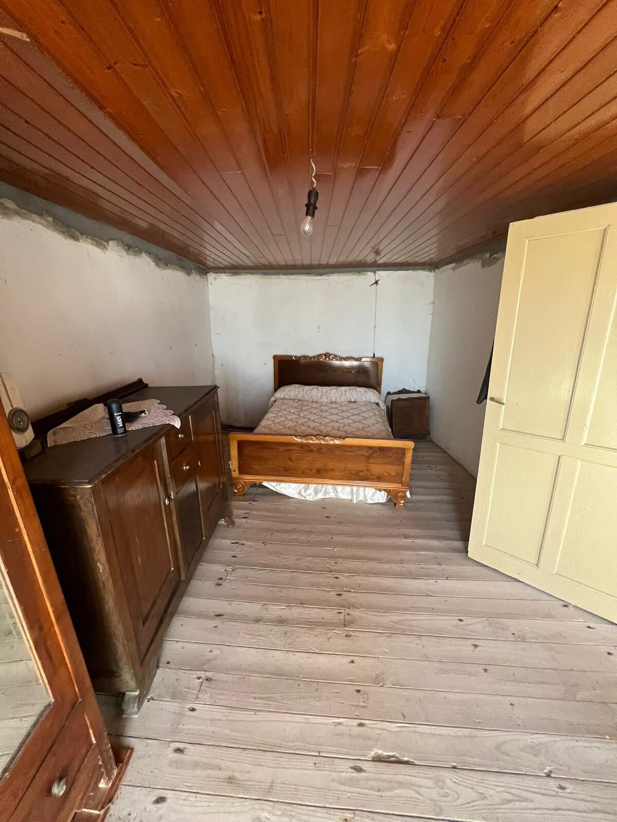 Interior view of a bedroom in a charming house in Taboada Galicia.