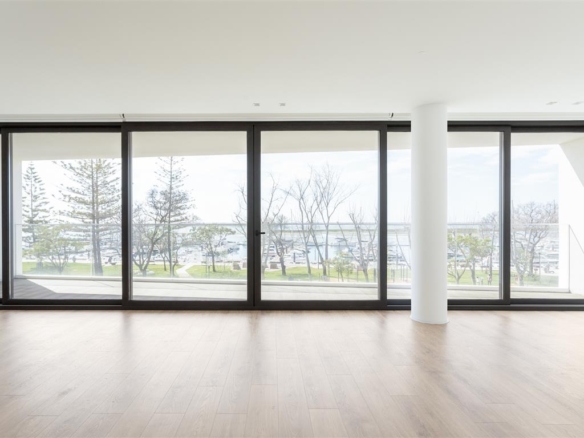 ID21515801 0000 0500 0000 00000facb5ff