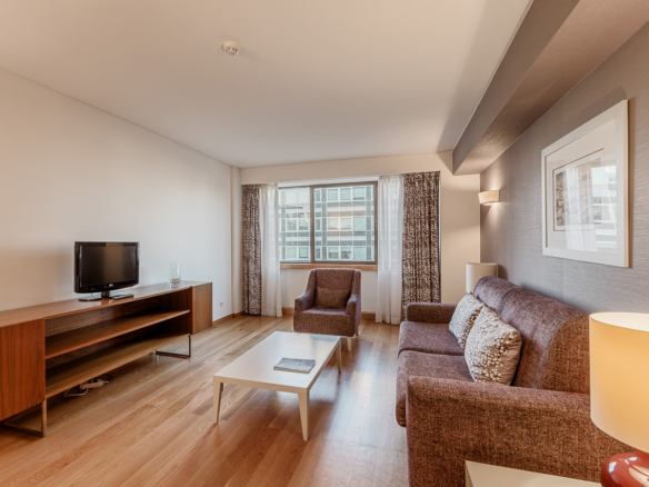 ID32146201 0000 0500 0000 000010eba4db