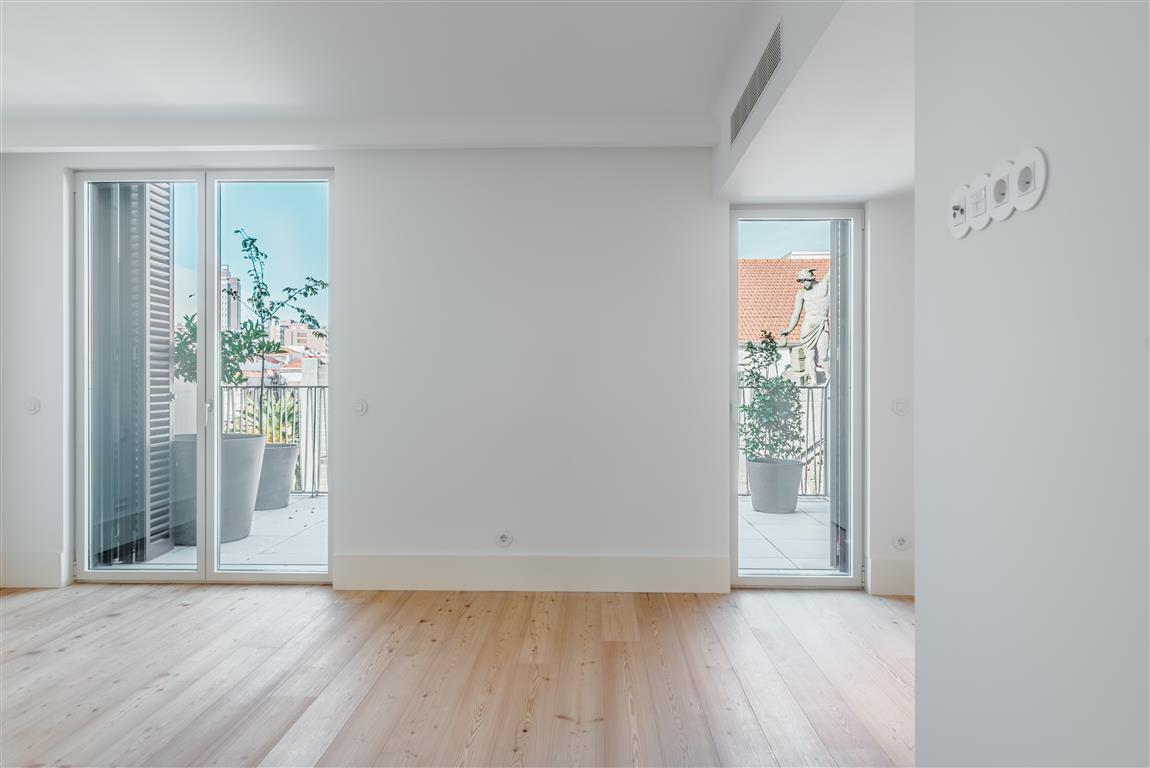 ID95f55501-0000-0500-0000-000014141147