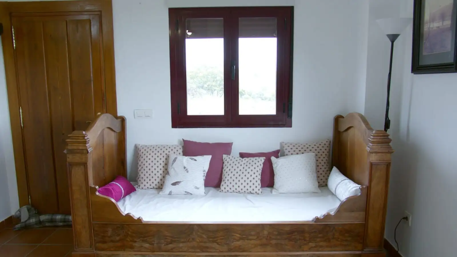 Charming rustic stone house with private woodland in Salamanca for sale.