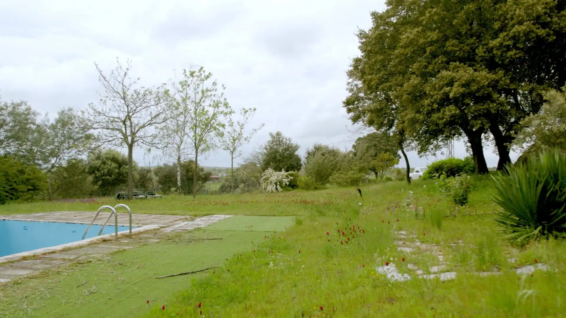 Rustic stone house surrounded by private woodland in Salamanca for sale.