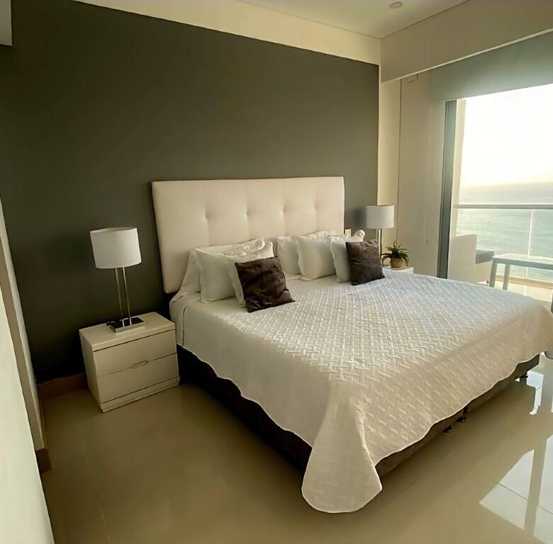 Elegant 3-bedroom penthouse with ocean views in Gaira Playa Salguero. Modern design, spacious living.