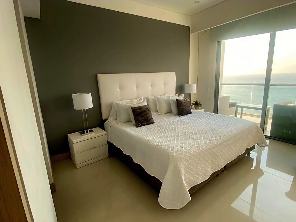 Elegant 3-bedroom penthouse with ocean views in Gaira Playa Salguero. Modern design, spacious living.