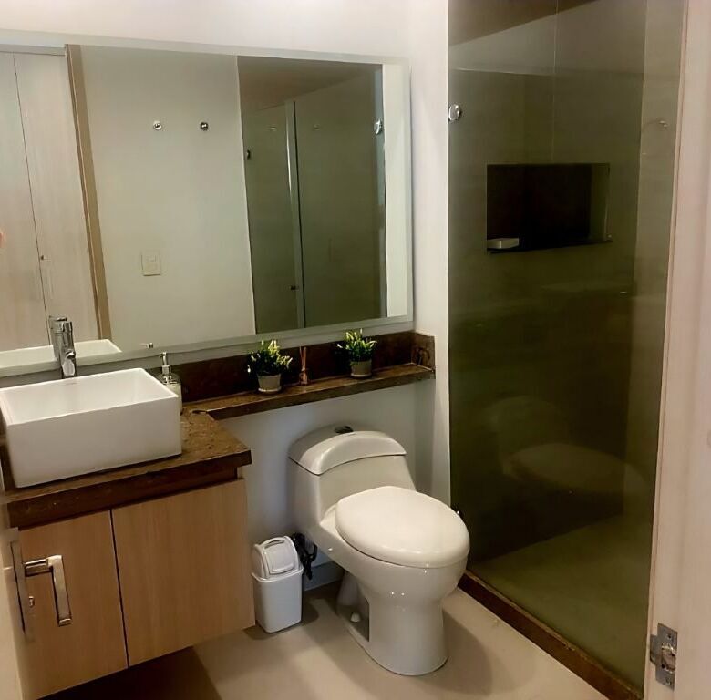 Modern bathroom in luxury penthouse in Gaira Playa Salguero Magdalena.