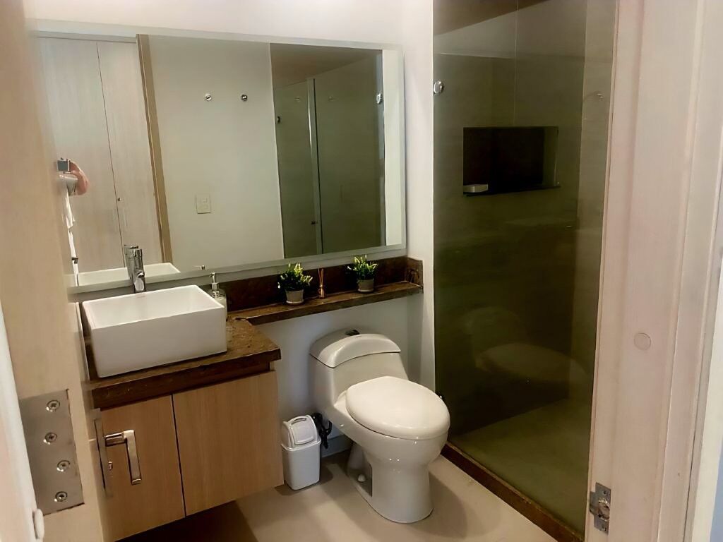 Modern bathroom in luxury penthouse in Gaira Playa Salguero Magdalena.