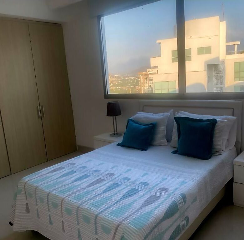 Penthouse apartment with 3 bedrooms in Gaira Playa Salguero, offering stunning city and ocean views.
