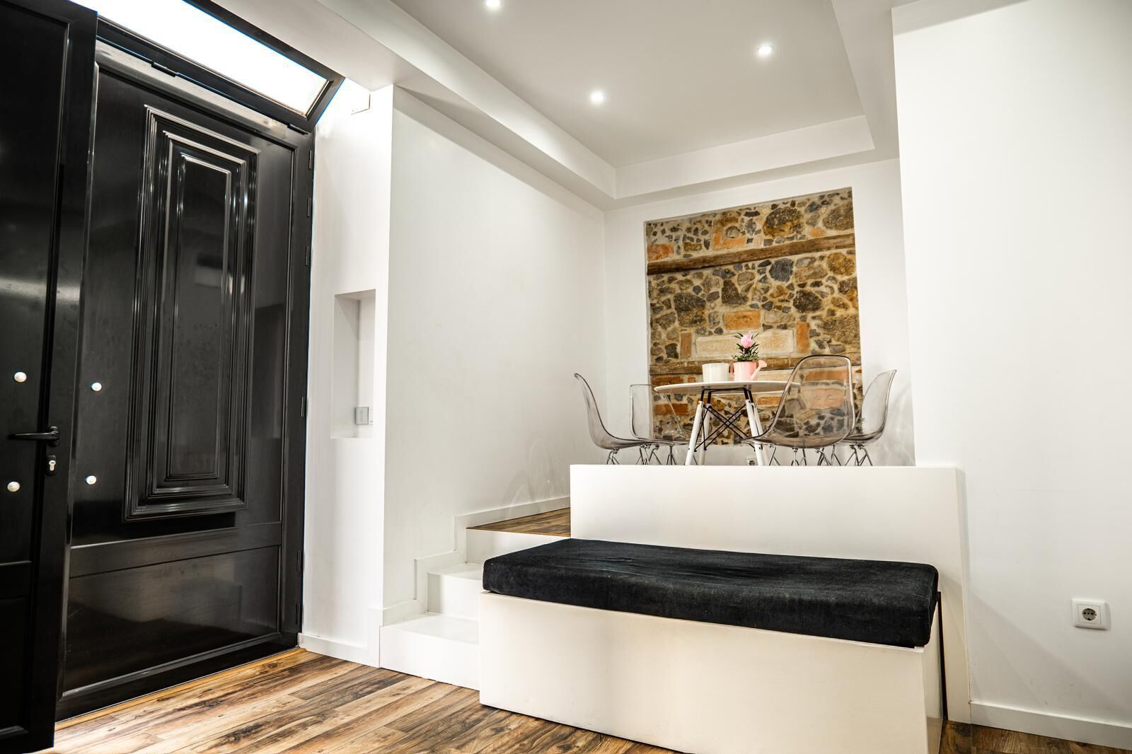 Elegant boutique hotel interior in Leiria, Portugal, showcasing modern design and cozy seating area.