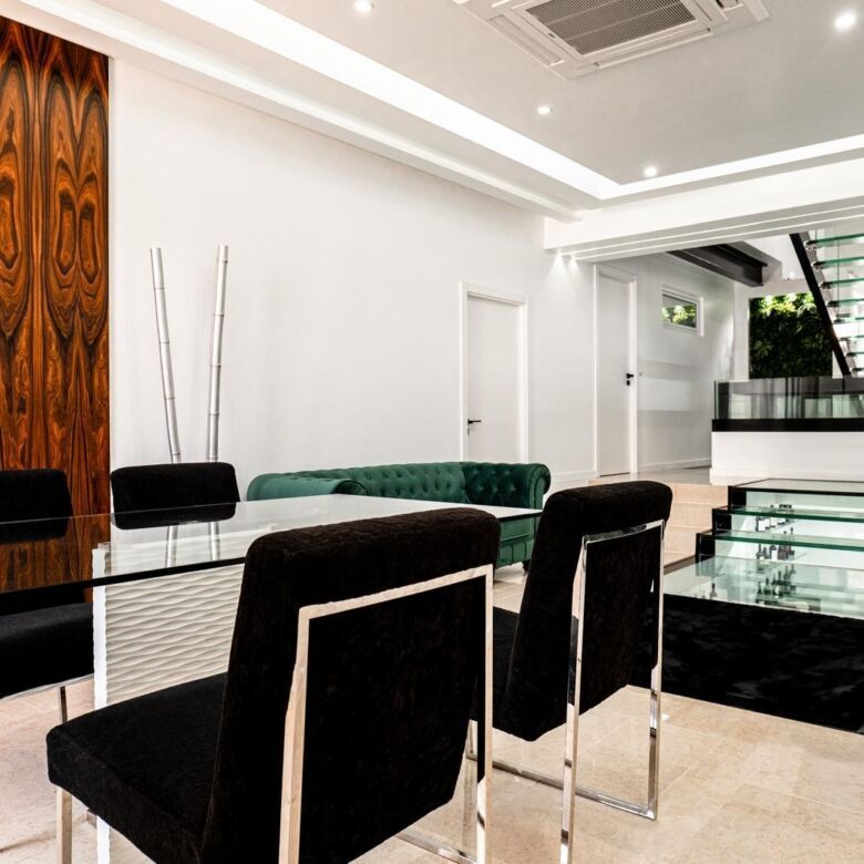 Modern boutique hotel interior in Leiria with stylish dining area and contemporary design.