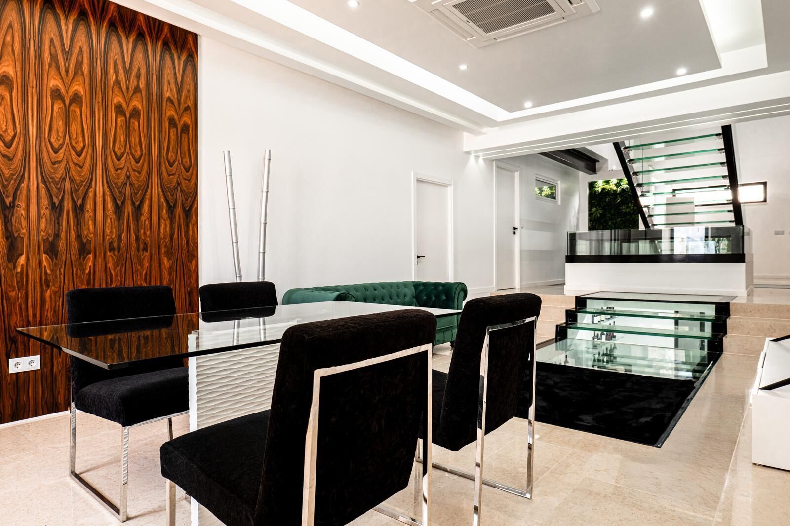 Modern boutique hotel interior in Leiria with stylish dining area and contemporary design.