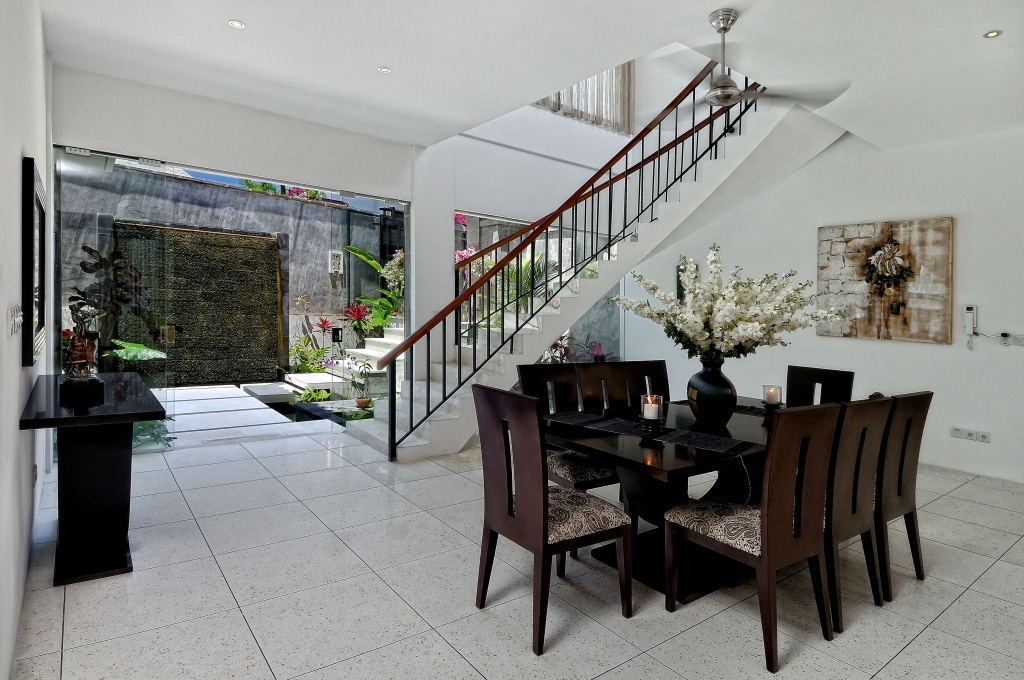 Jimbaran-Villa-Dining-Area-and-Entrance