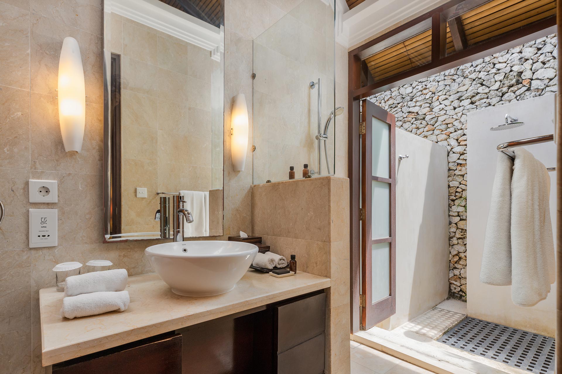 KarmaKandara12A-TwinBedroomBathroom