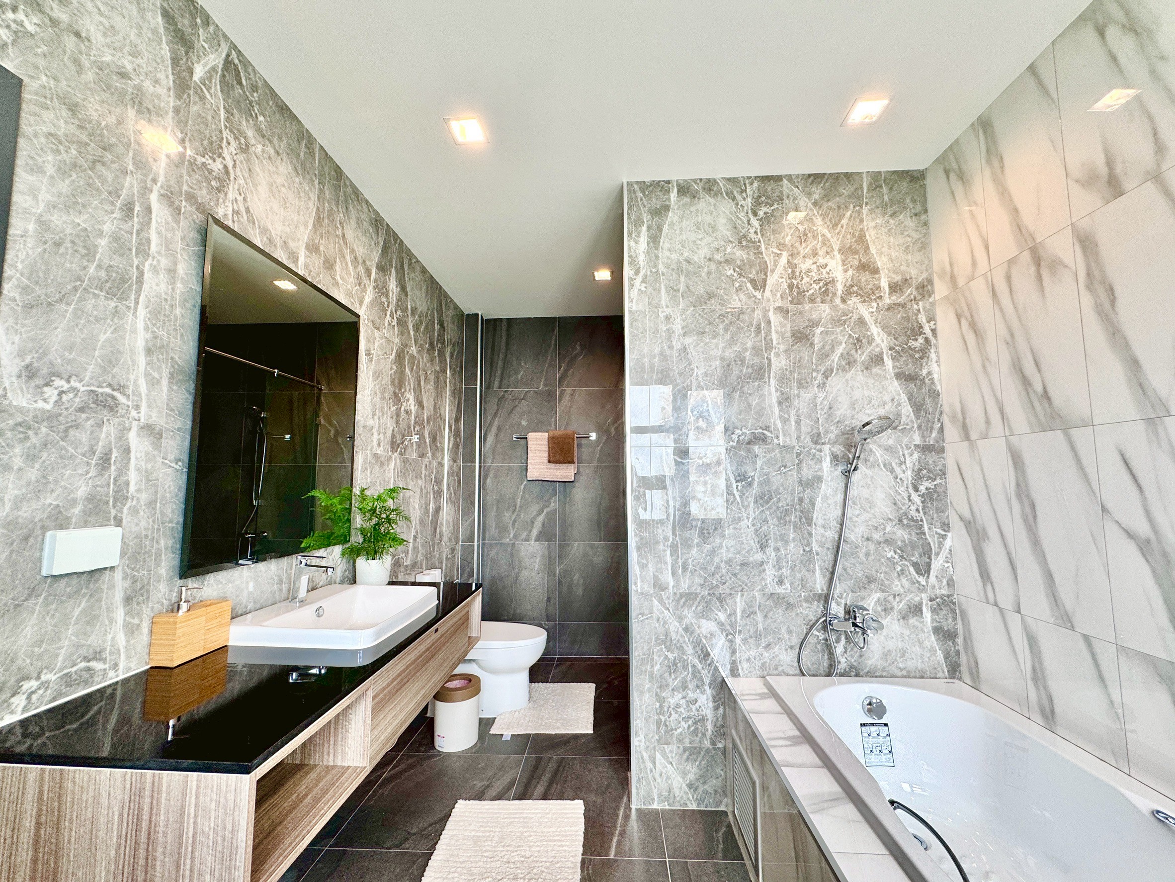 LINE_ALBUM_1092568-BE_250910_10