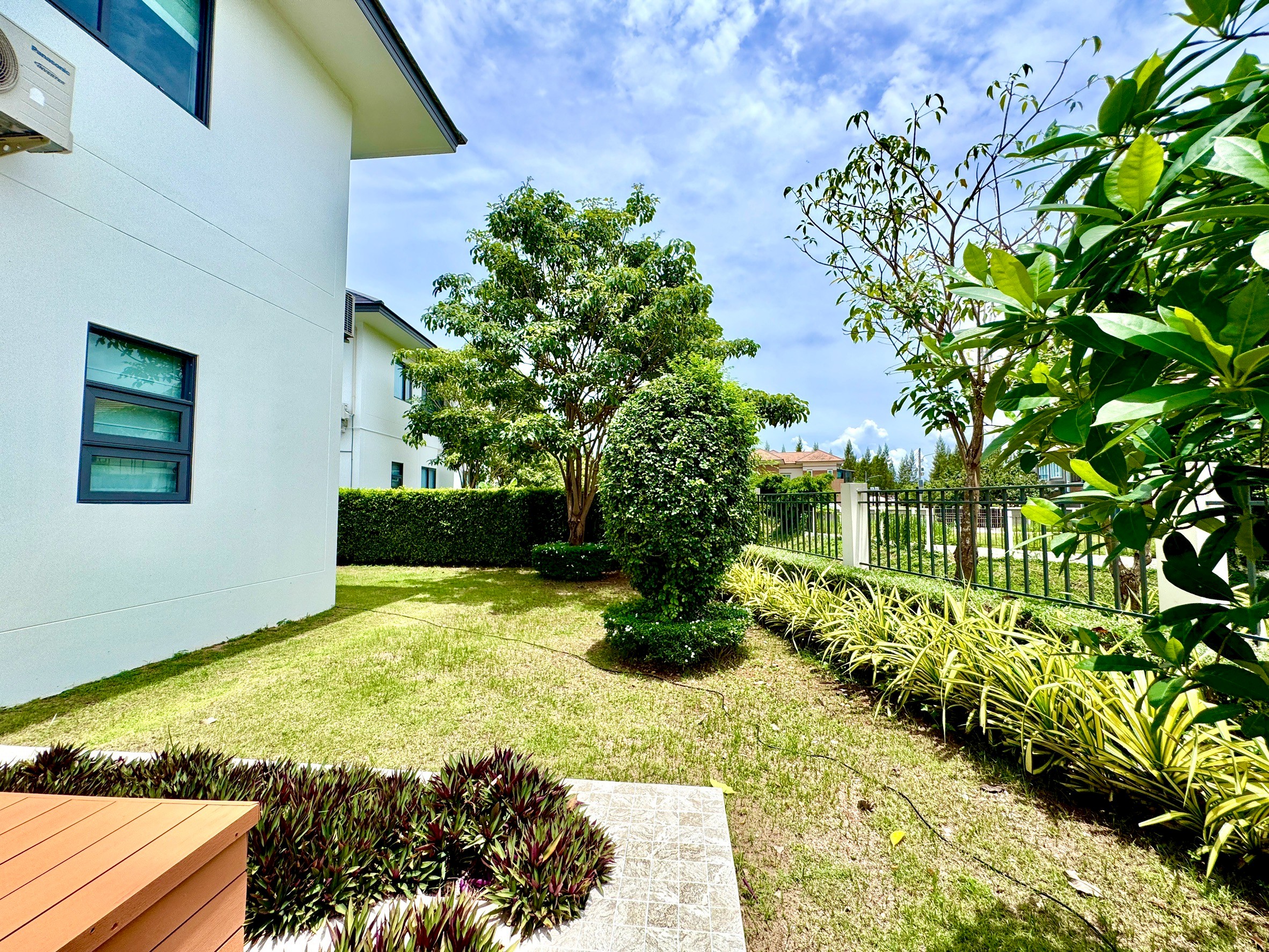 LINE_ALBUM_1092568-BE_250910_24