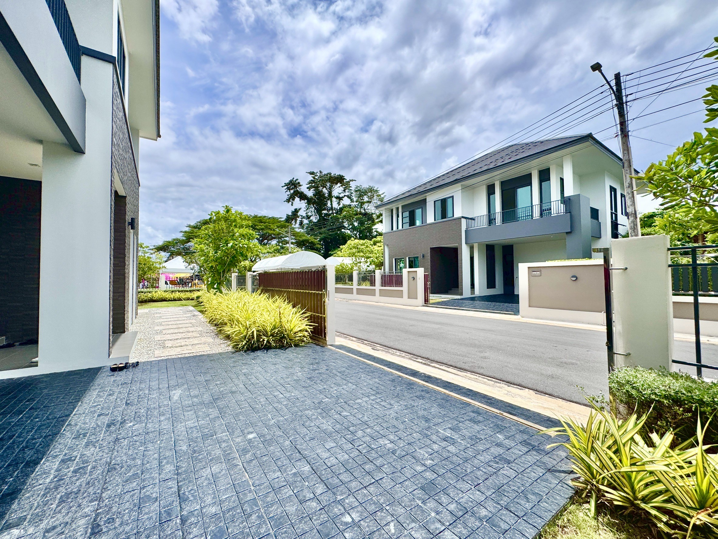 LINE_ALBUM_1092568-BE_250910_31