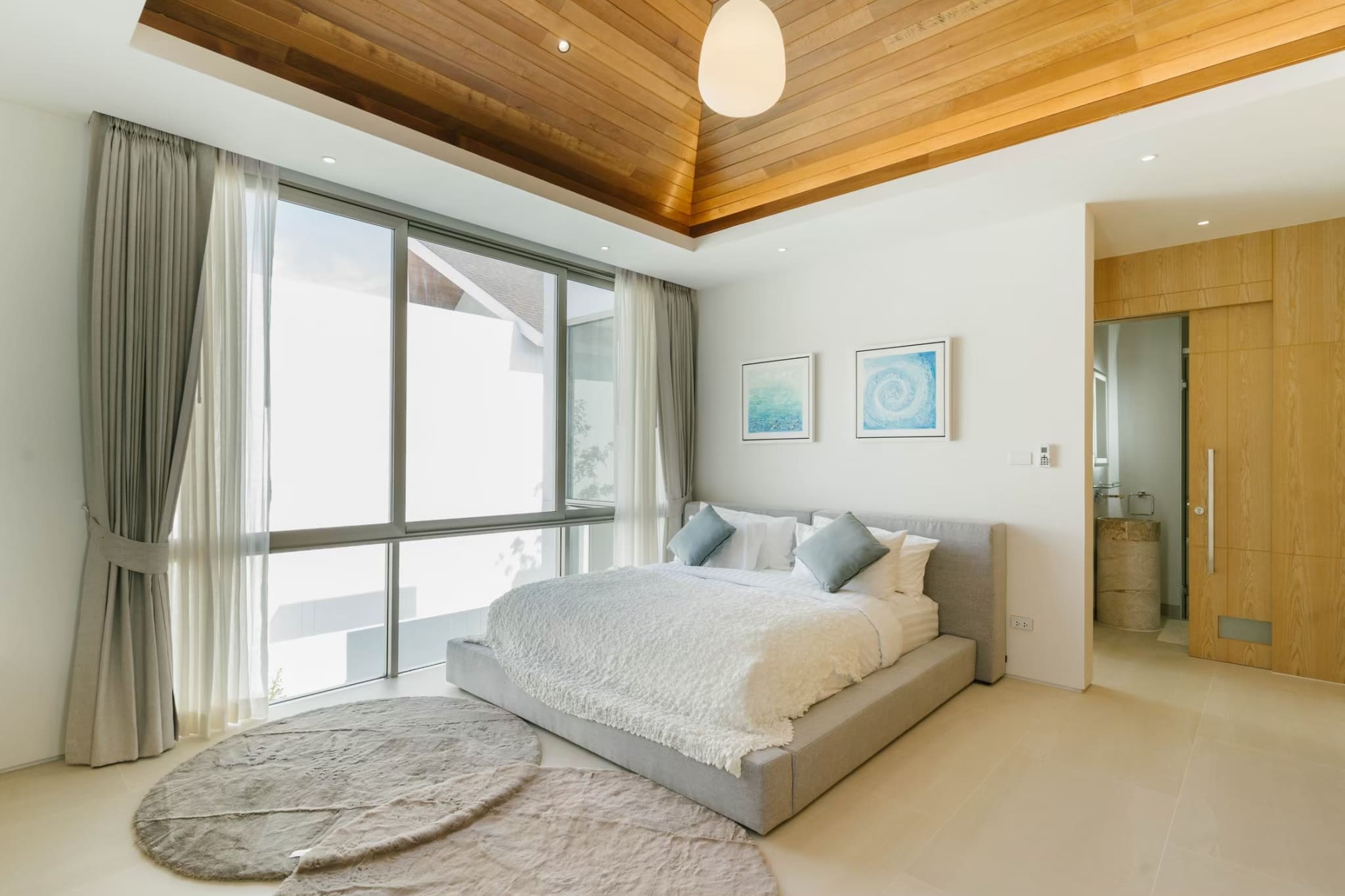 LINE_ALBUM_Mock-Up-Shot-LUX2-V4_250604_6