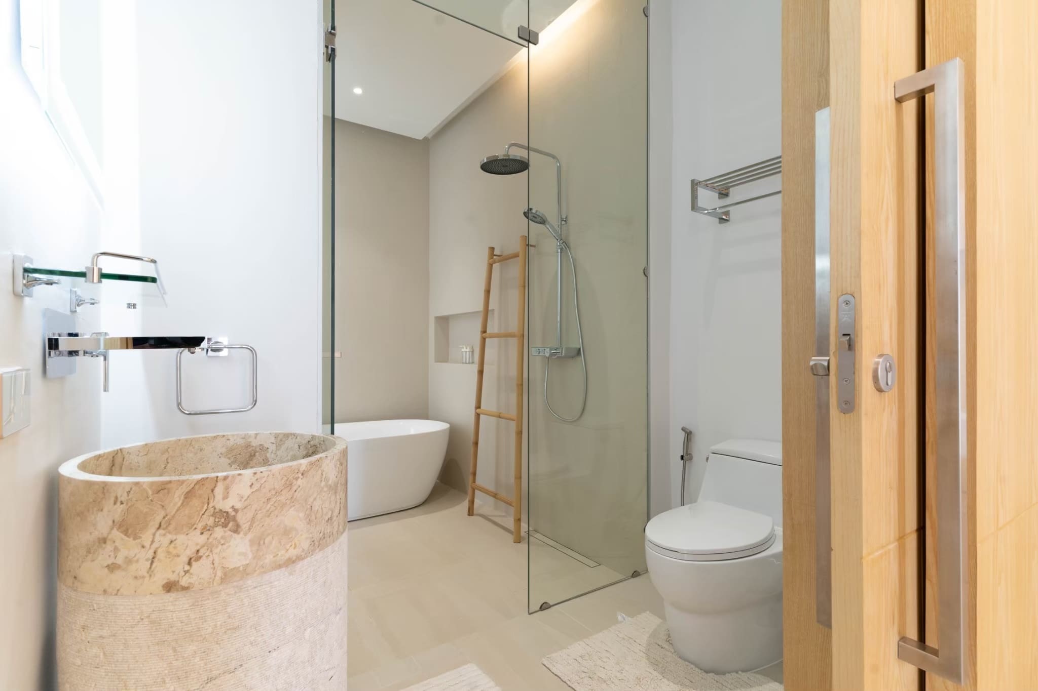 LINE_ALBUM_Mock-Up-Shot-LUX2-V4_250604_7