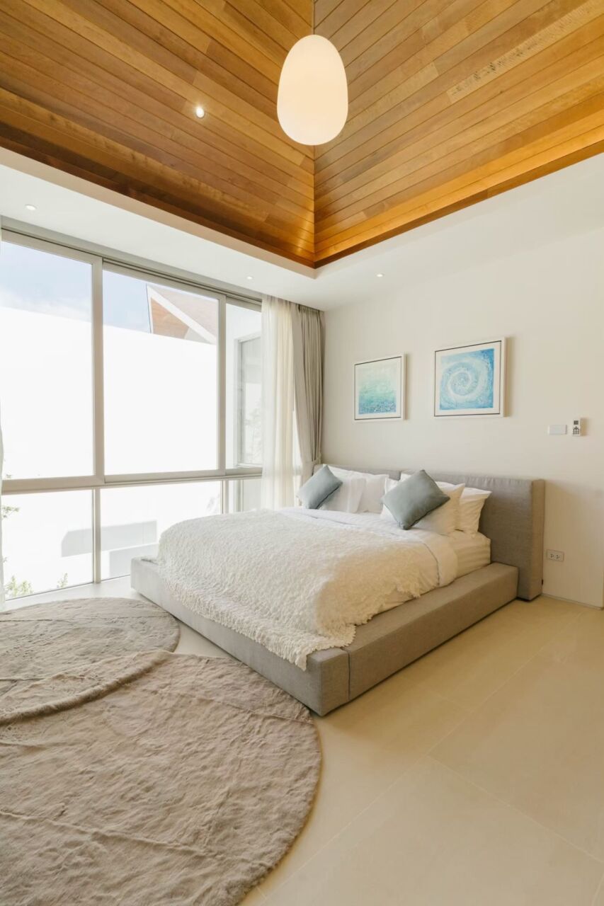 LINE_ALBUM_Mock-Up-Shot-LUX2-V4_250604_8