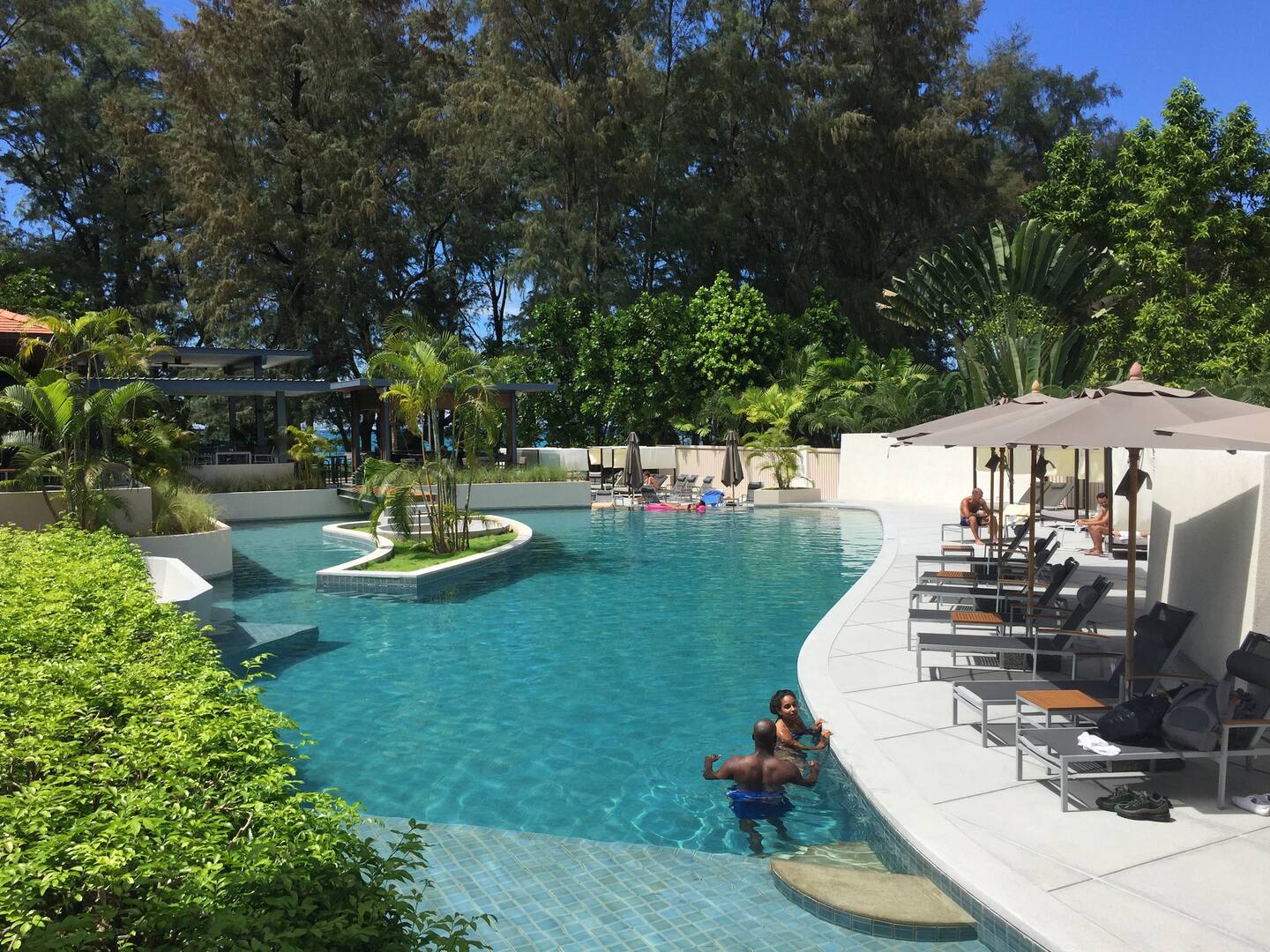 Looking-over-pool-towards-beach