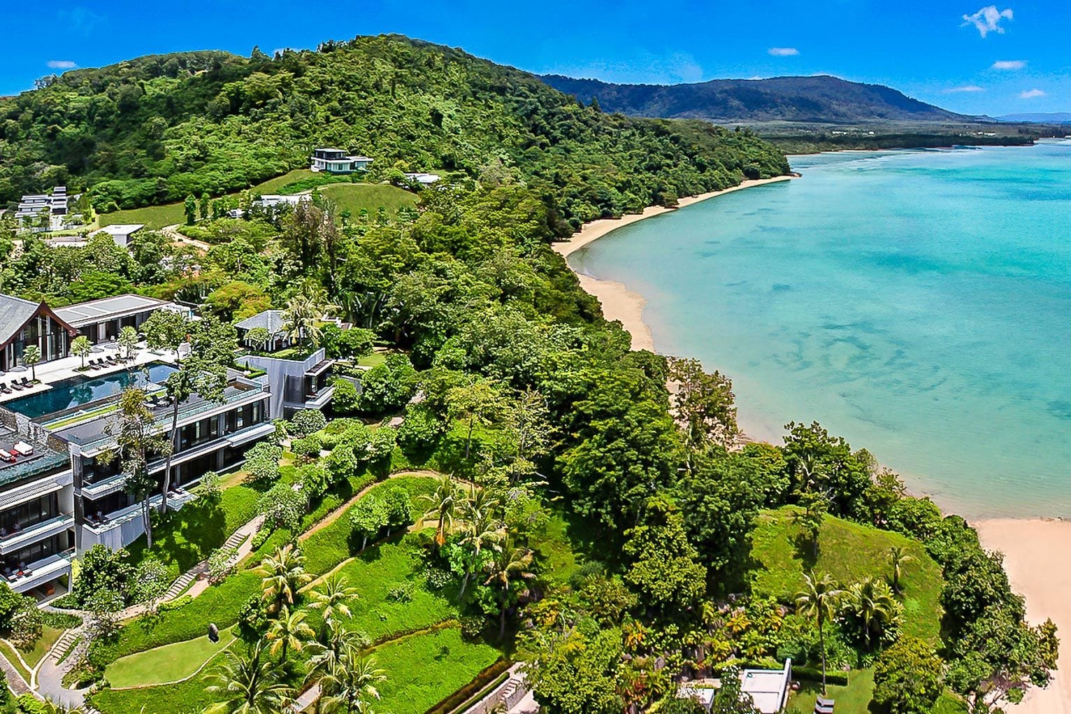 Luxury-Villa-Sawarin-in-Phuket-A-Timeless-Oceanfront-Masterpiece-001