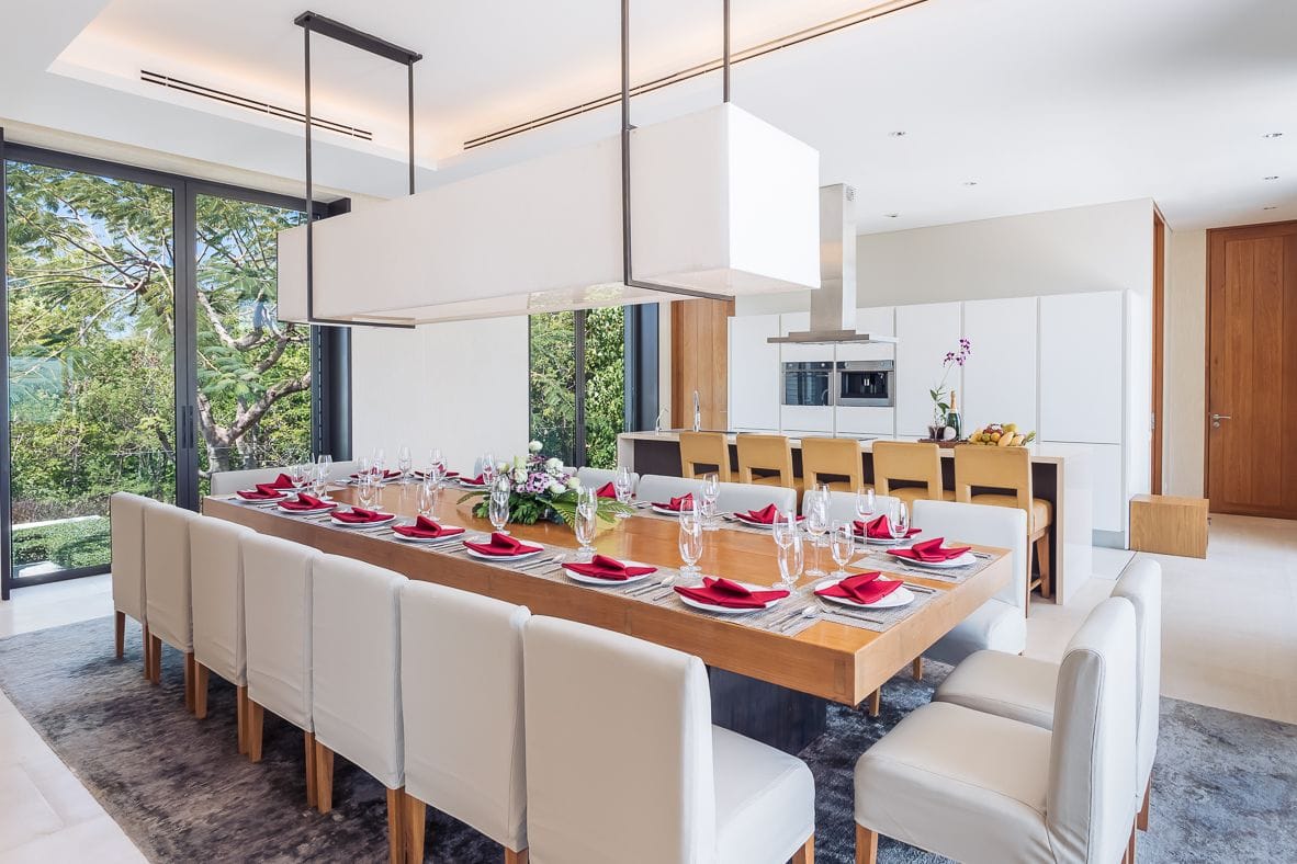 Luxury-Villa-Sawarin-in-Phuket-A-Timeless-Oceanfront-Masterpiece-002