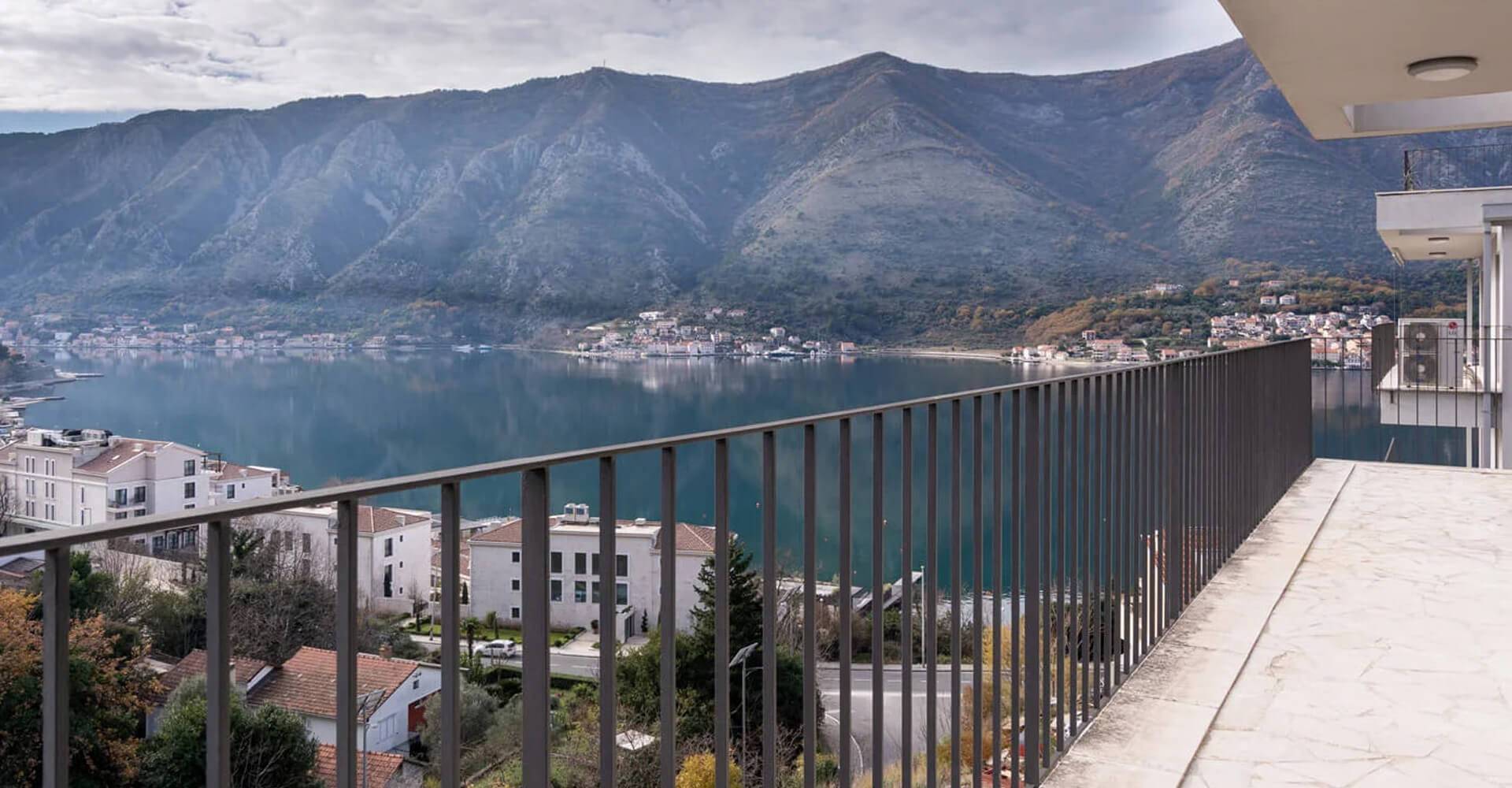 Penthouse-for-sale-in-the-residential-complex-in-Dobrota-in-Kotor-municipality-15