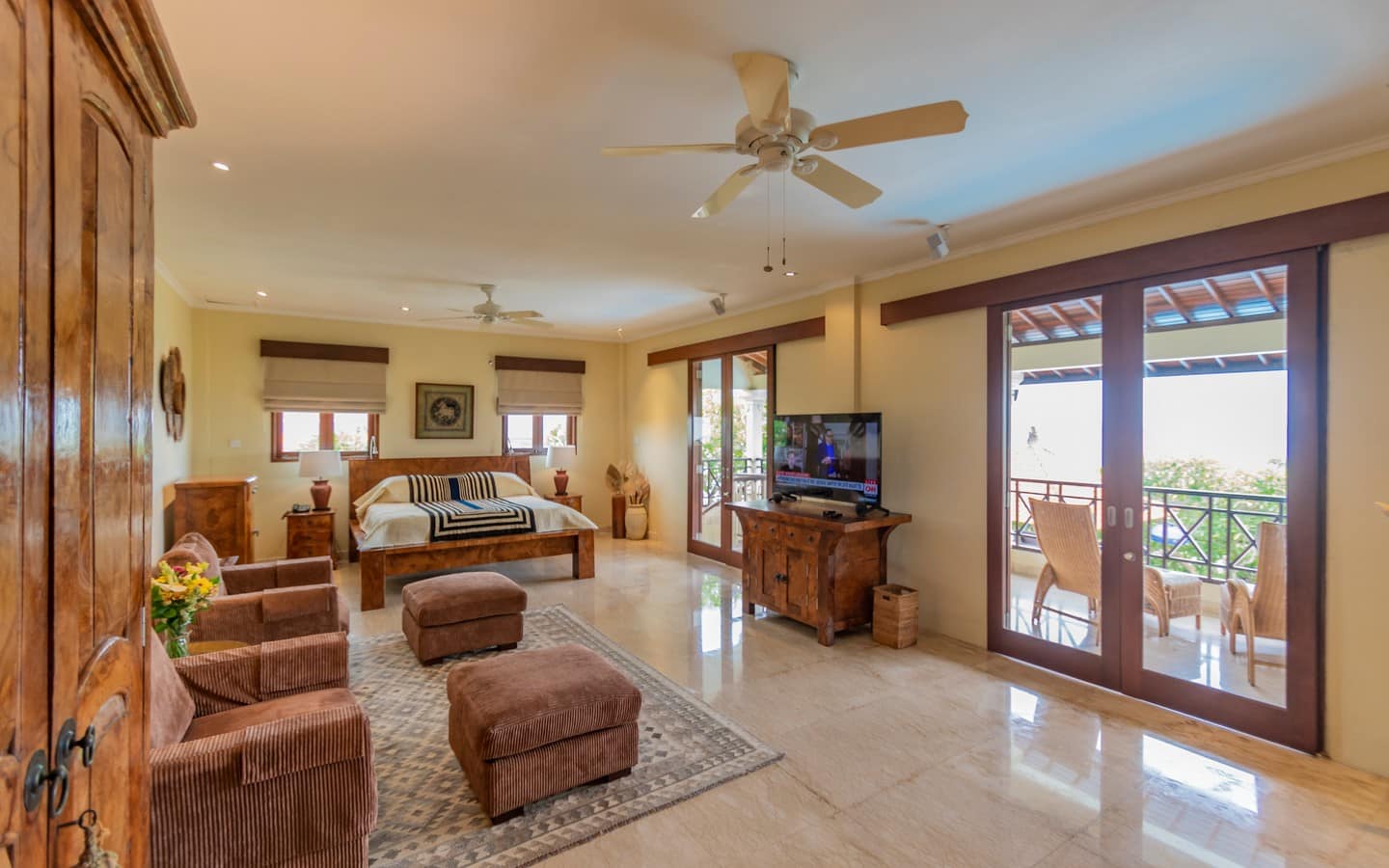 VTB Master suite with access to verandah