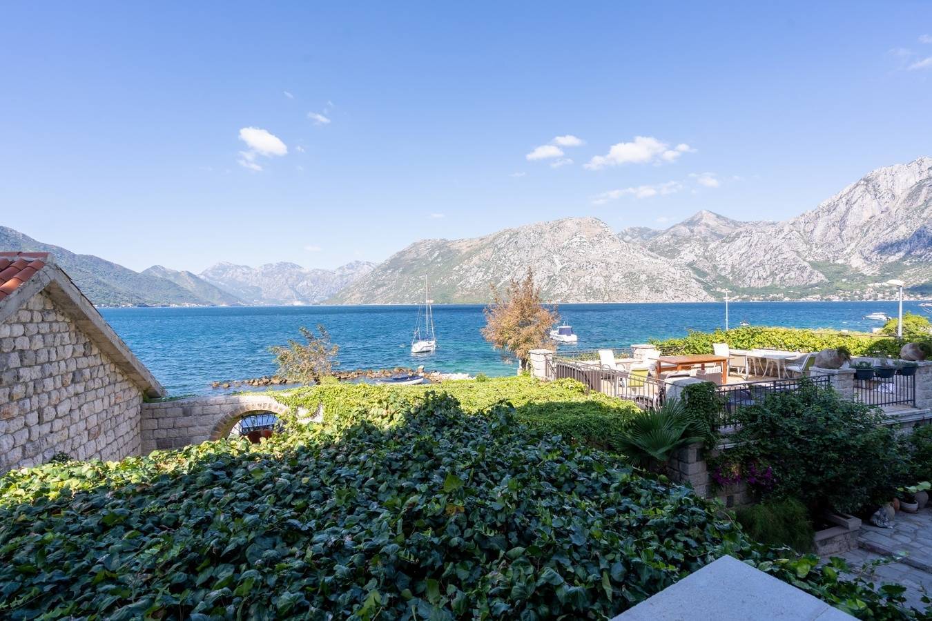 Stone-house-with-beautiful-view-for-sale-in-Kotor-Montenegro