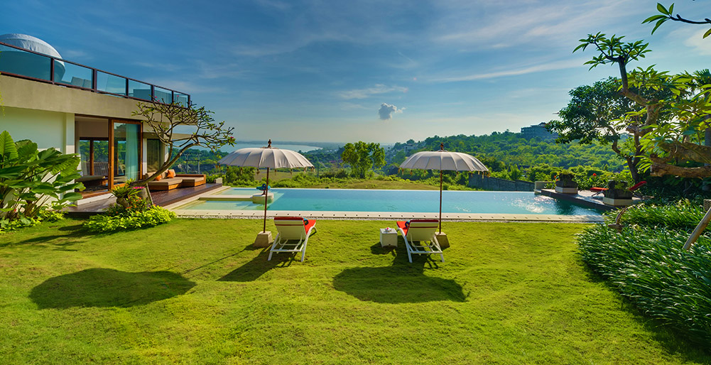 Villa-2-Lawn-during-the-day